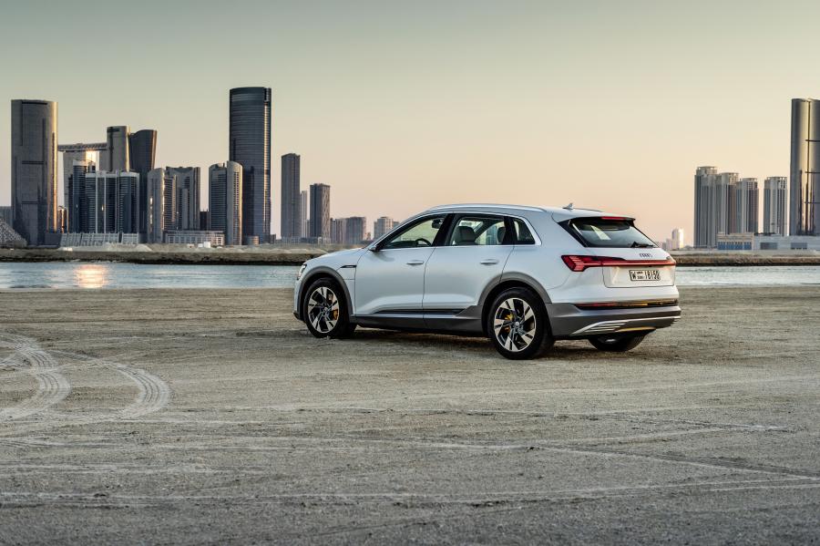  Audi e-tron 55 Quattro 2019 года  (WW) (фото 258 из 452)